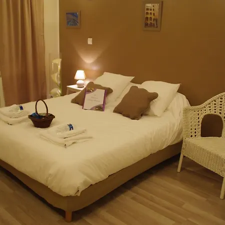 Chambres Dhotes Le Relais De Grange Blanche Couette-café 3*